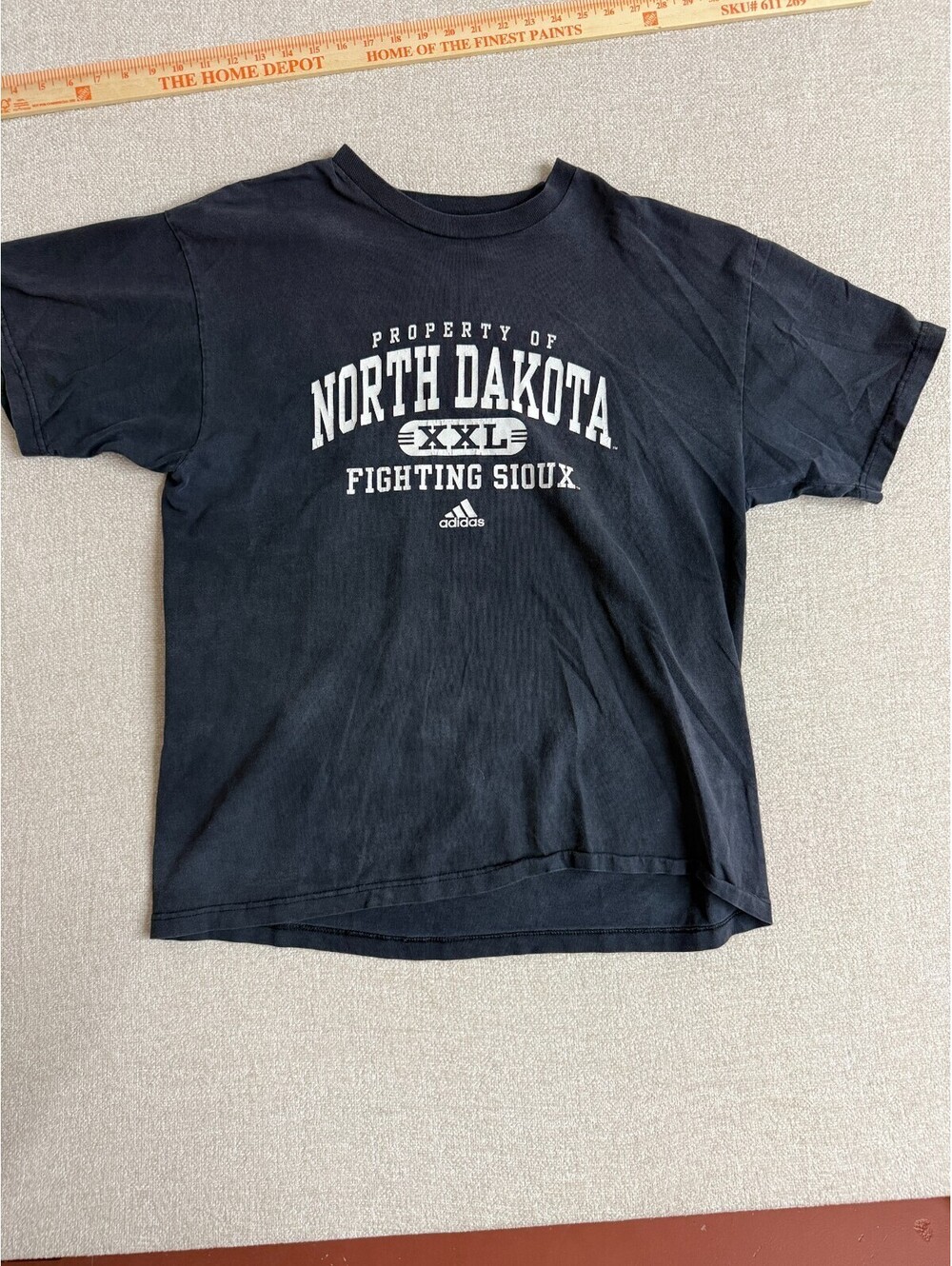 Vintage Adidas Mens Large Property Of North Dakota Fighting Sioux T-Shirt Navy